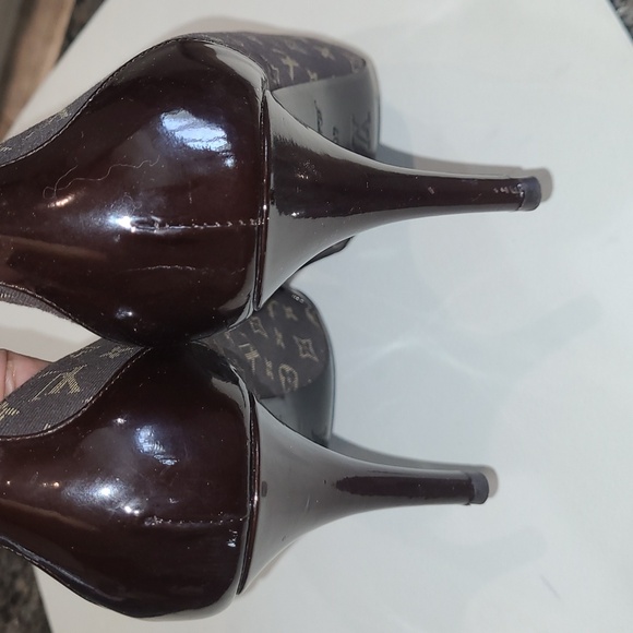 Louis Vuitton heels size 40 - Picture 7 of 12